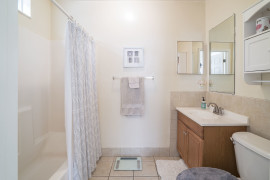 10_Bathroom_6854-1