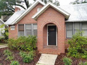 315 SW 12th St. Great 4/2 one block from Norman Hall